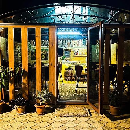 Hotel Guglux &Wine Cellar เทลาวี ภายนอก รูปภาพ