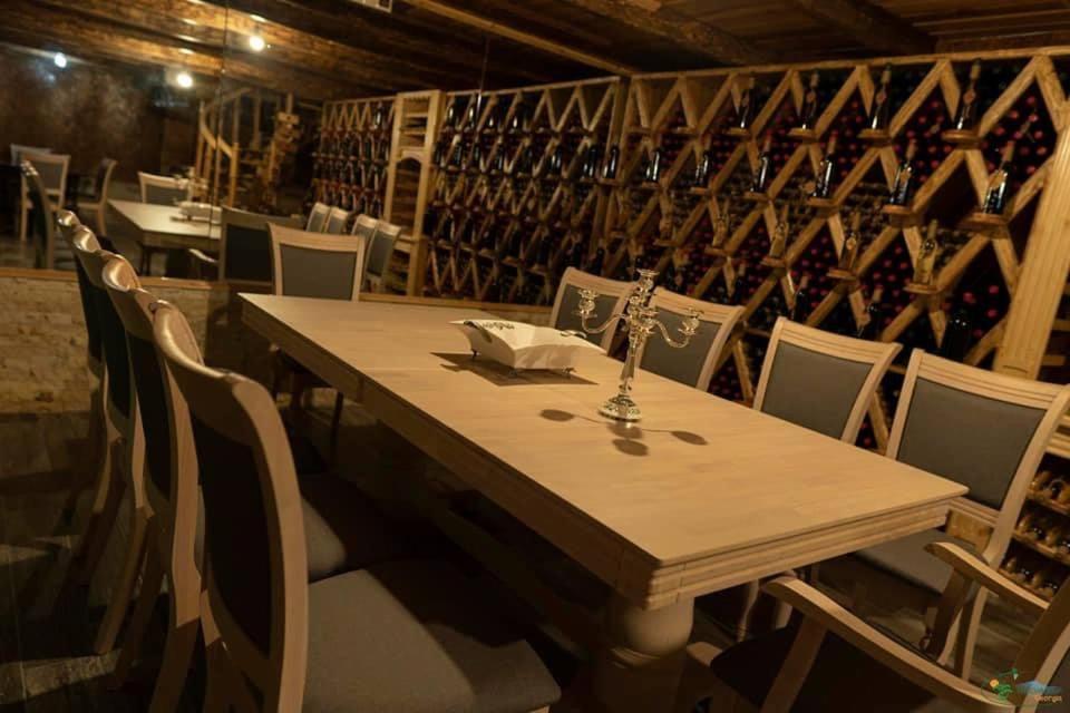 Hotel Guglux &Wine Cellar เทลาวี ภายนอก รูปภาพ