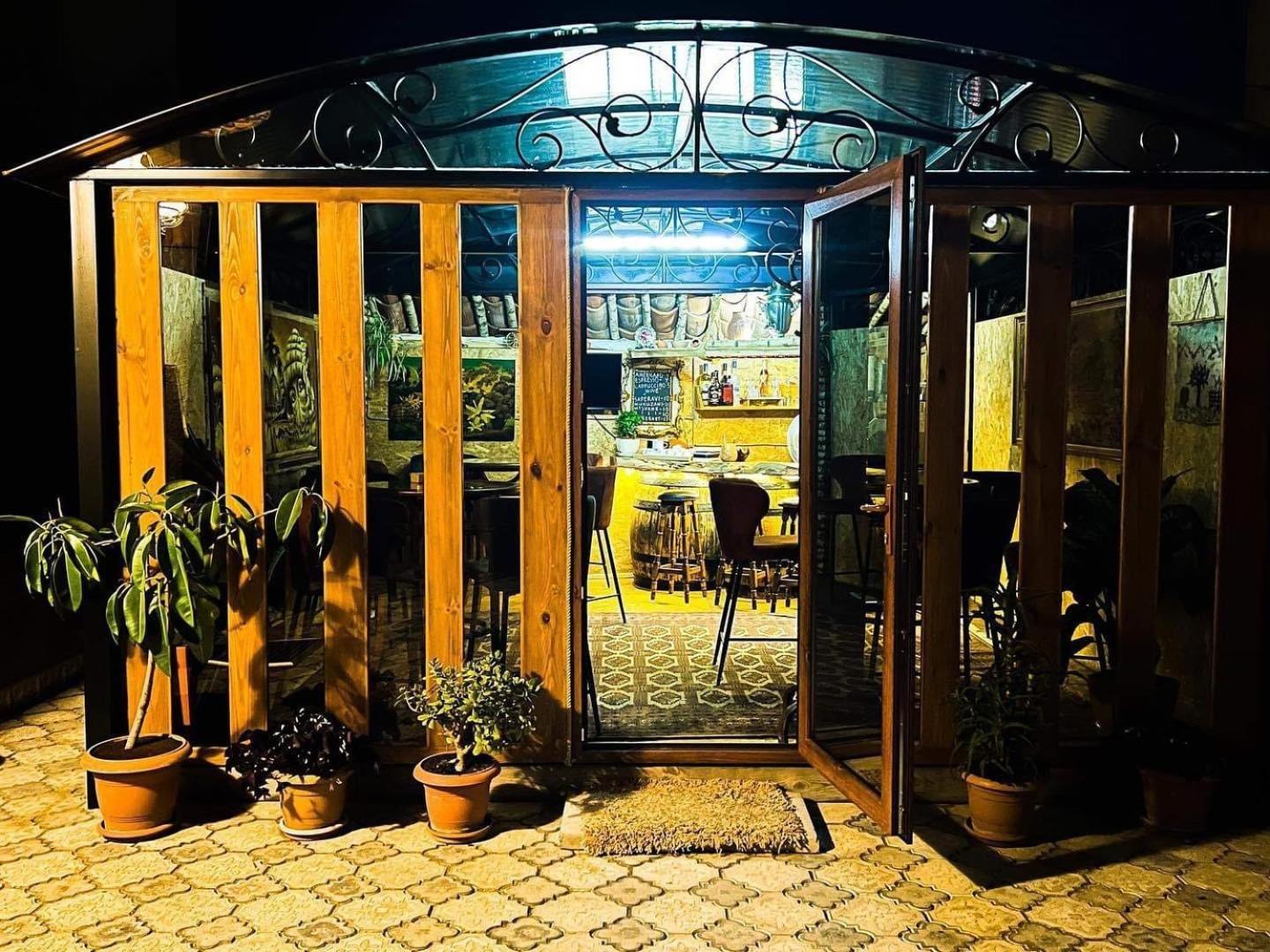 Hotel Guglux &Wine Cellar เทลาวี ภายนอก รูปภาพ