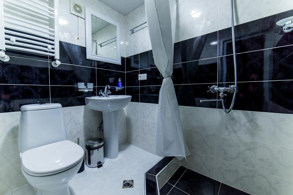 Hotel Guglux &Wine Cellar เทลาวี ภายนอก รูปภาพ