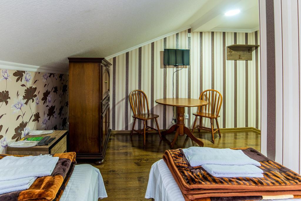 Hotel Guglux &Wine Cellar เทลาวี ภายนอก รูปภาพ