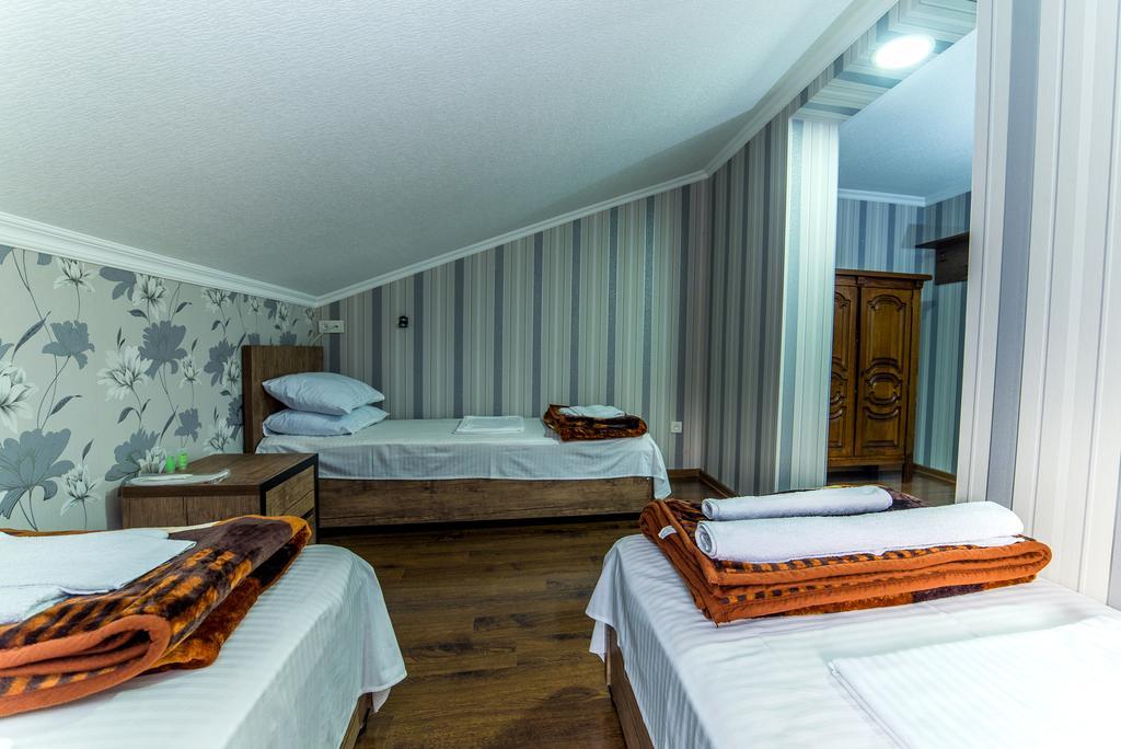 Hotel Guglux &Wine Cellar เทลาวี ภายนอก รูปภาพ