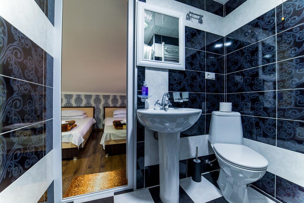 Hotel Guglux &Wine Cellar เทลาวี ภายนอก รูปภาพ