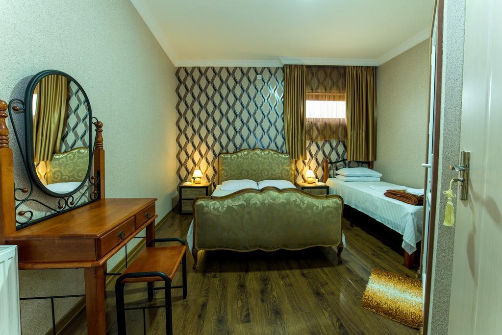 Hotel Guglux &Wine Cellar เทลาวี ภายนอก รูปภาพ