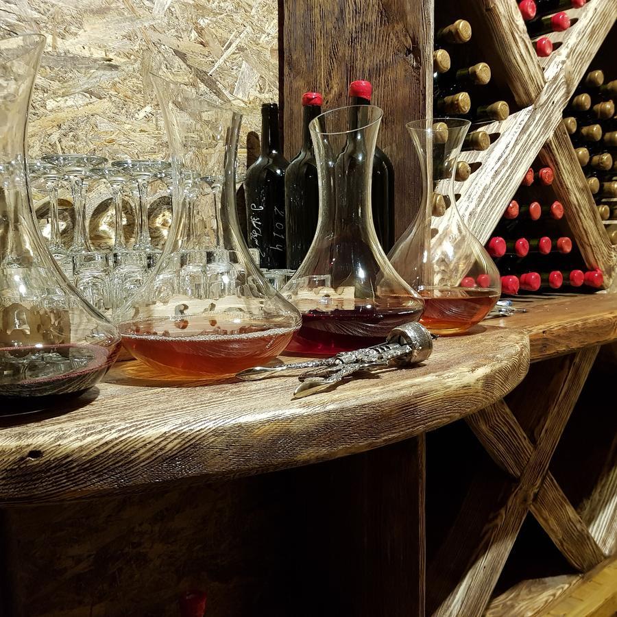 Hotel Guglux &Wine Cellar เทลาวี ภายนอก รูปภาพ